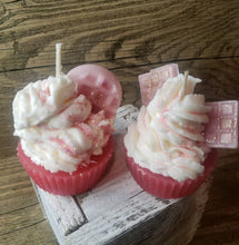 Lataa kuva Galleria-katseluun, Pink Cupcake 🧁 Candles. Cotton Candy Scented Candle